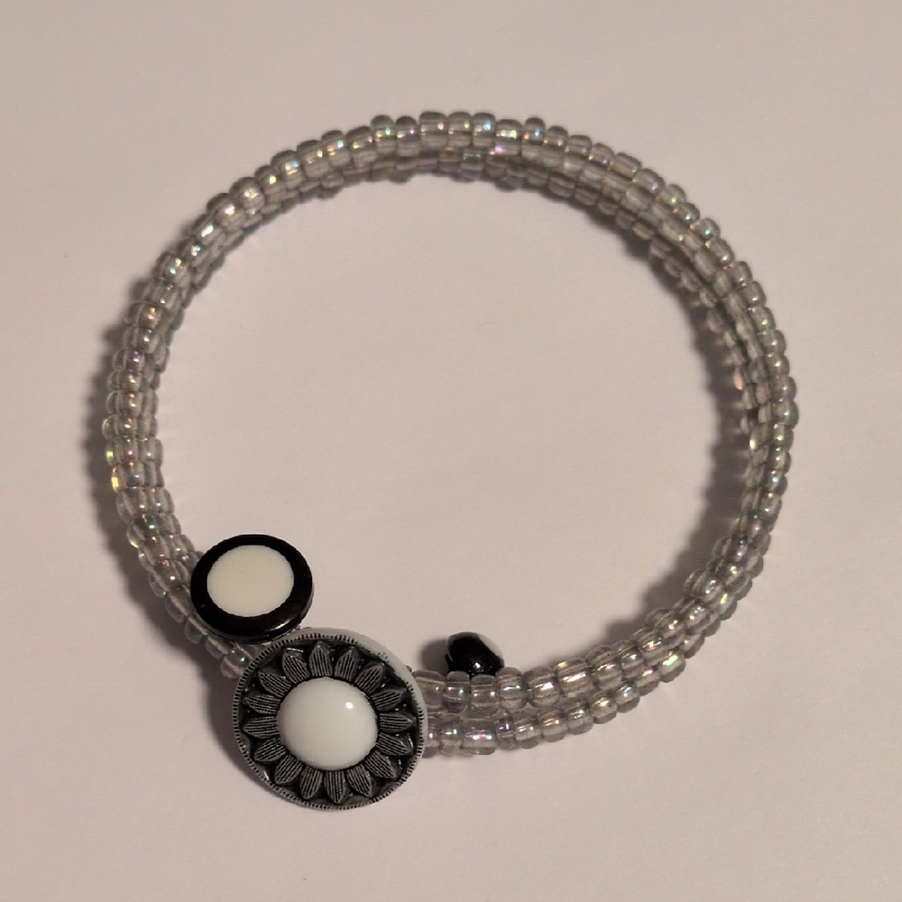 Elegant White and Black Floral‎ Accent Beaded Wire Wrap Bracelet